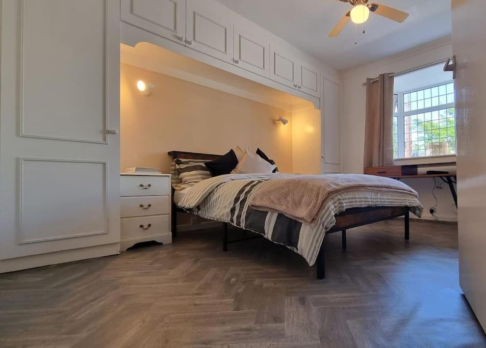 Spacious 2 Bed Bungalow Enfield Exterior foto